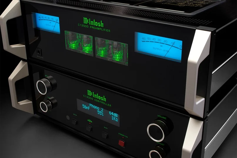 c12000c-and-st-angle-right2-close-up-phono-2-background